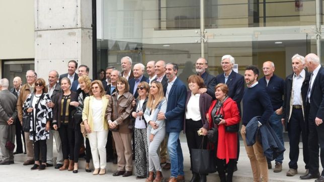 medio siglo despues y a pura emocion: el reencuentro de un grupo de estudiantes de la unlp