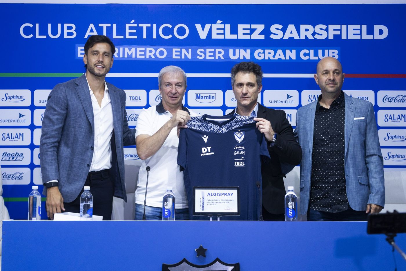Guillermo Barros Schelotto presentación vélez.jfif