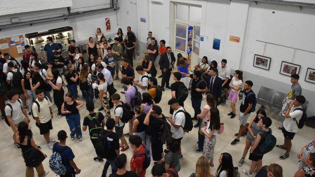 la ucalp abre sus aulas para que futuros estudiantes participen en clases y conozcan la vida universitaria