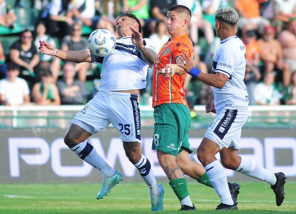 Banfield Advances to Quarterfinals with Home Win over Gimnasia