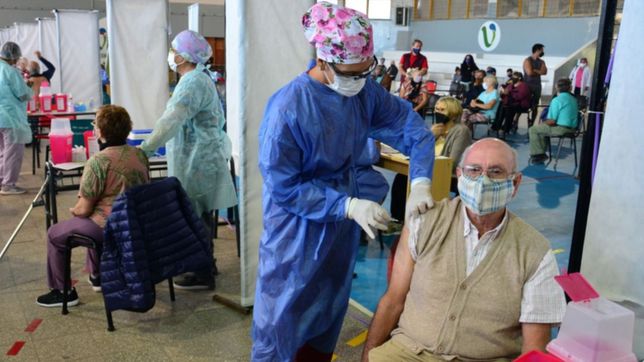 el 94% de los bonaerenses mayores de 60 anos ya recibio la segunda dosis contra el covid