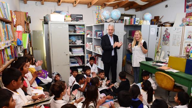 julio alak recorrio escuelas de la plata donde avanzan obras de infraestructura educativa