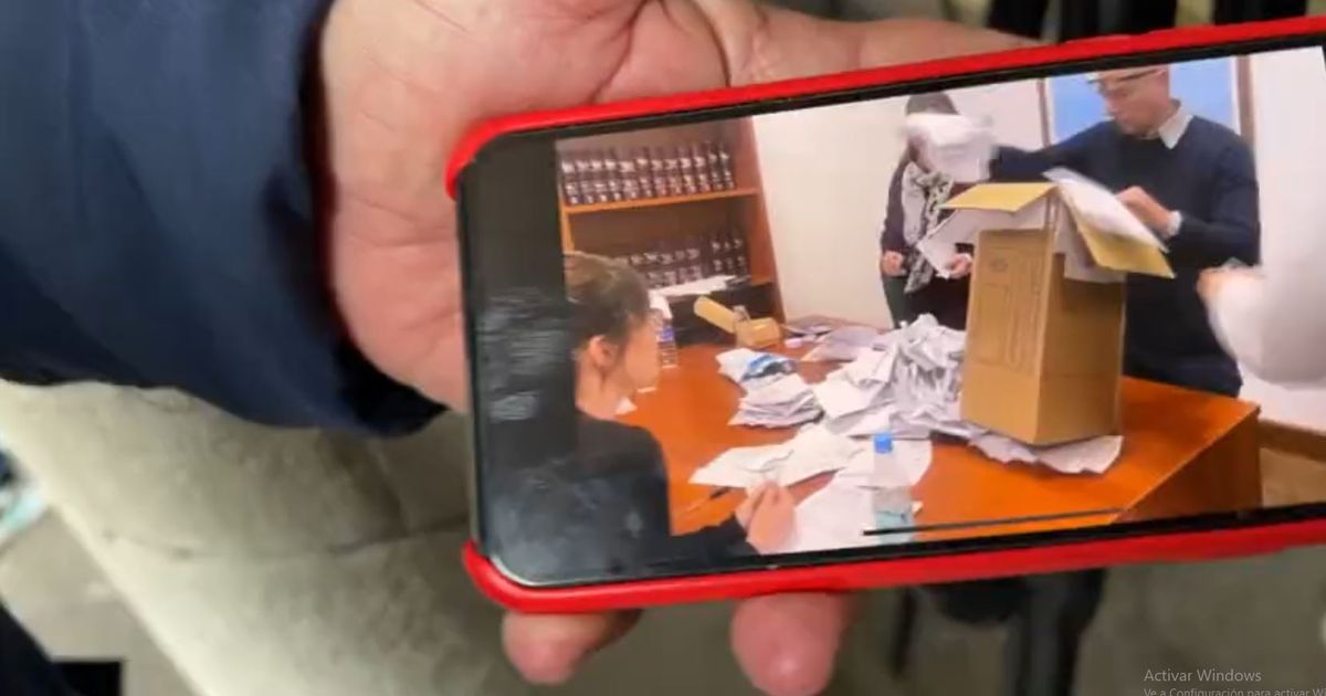 Video: Abrieron dos urnas por la elección en La Plata y no tenían las ...