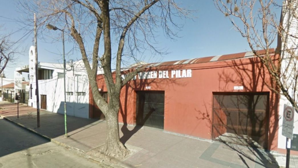Terror a la salida de una escuela en La Plata: intentaron robarle a un grupo de alumnos
