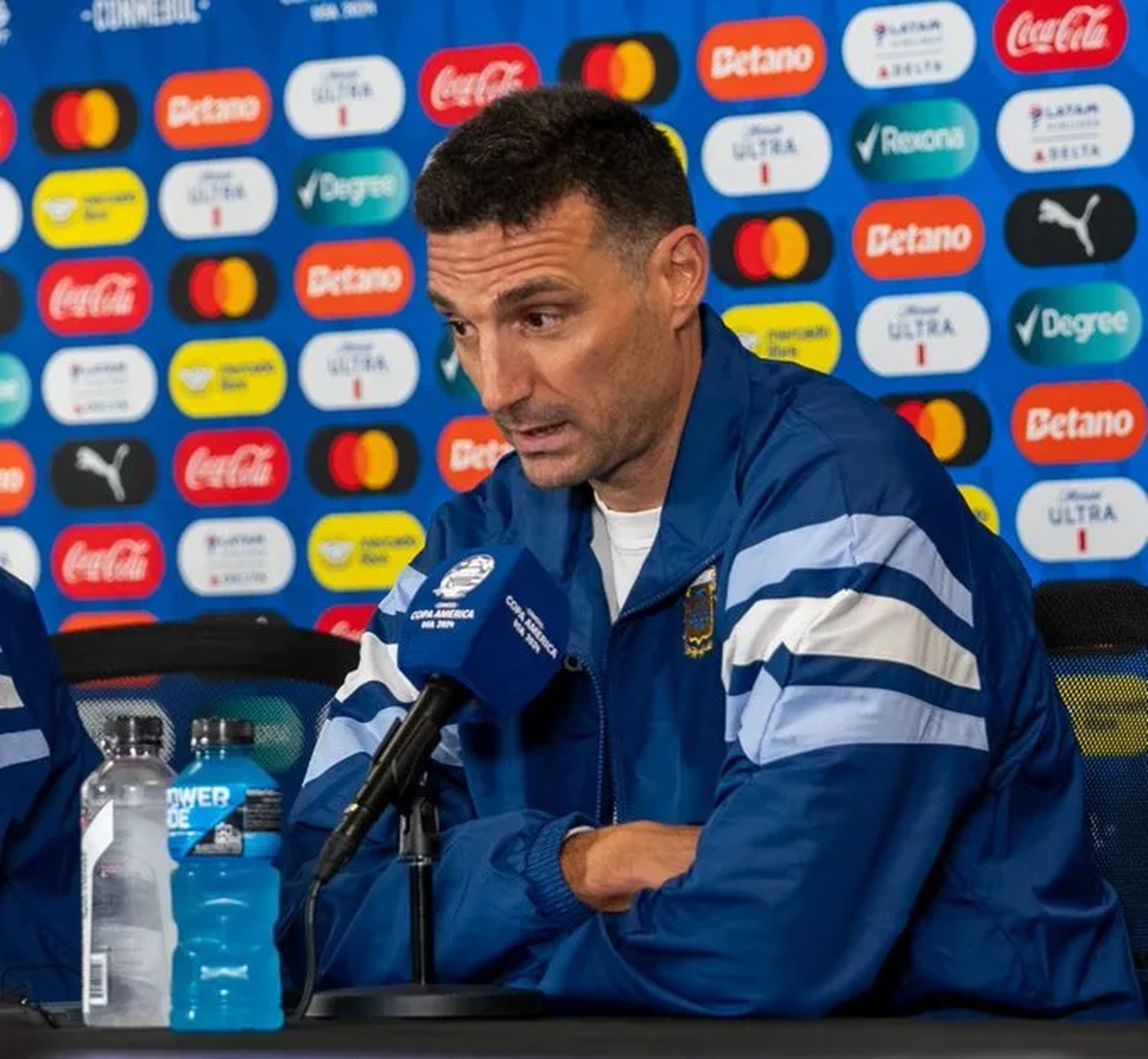 Lionel Scaloni esquivó la polémica y resaltó el juego de la Selección.