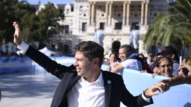 kicillof estreno la nueva plaza san martin para ir a la legislatura