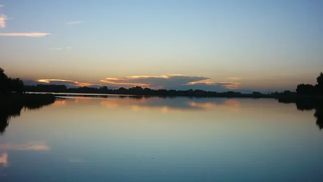 a una hora de la plata, la laguna con aires de campo ideal para descansar el fin de semana