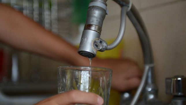 podria faltar agua en algunos sectores de la plata y ensenada por obras de absa