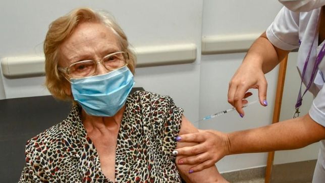 una mujer de 90 anos es la vacunada numero un millon en argentina