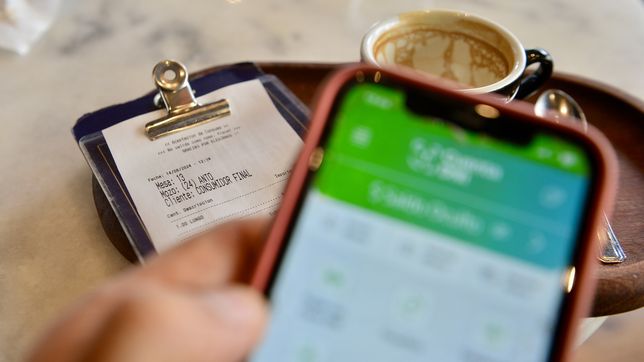 las propinas ya se pueden dar por medios electronicos a mozos, playeros y repartidores