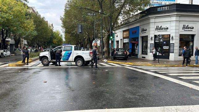 un patrullero protagonizo un impactante choque en la plata que de milagro no termino en tragedia
