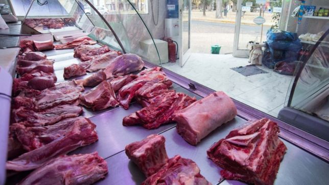 se confundio un corte de carne con julian alvarez y el carnicero le dio un regalo