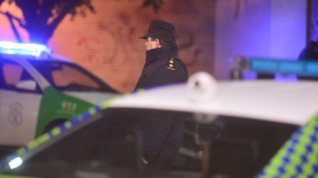 tiene 18 anos, robo una moto, se resistio a los tiros en una casa y lo detuvieron