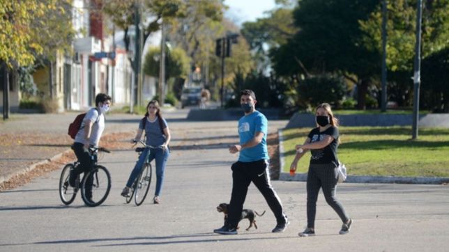 postales de cuarentena de un veranito en pleno otono en la plata
