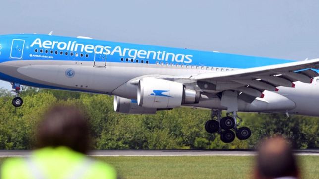 llego el avion de aerolineas argentinas desde rusia con la segunda tanda de vacunas