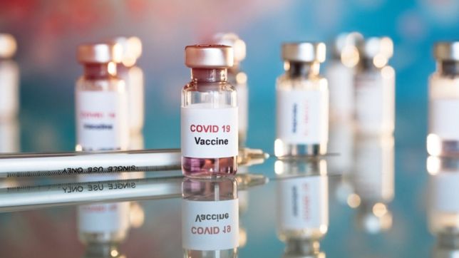 la experta platense distinguida en inglaterra: ?para la vacunacion masiva falta un ano?