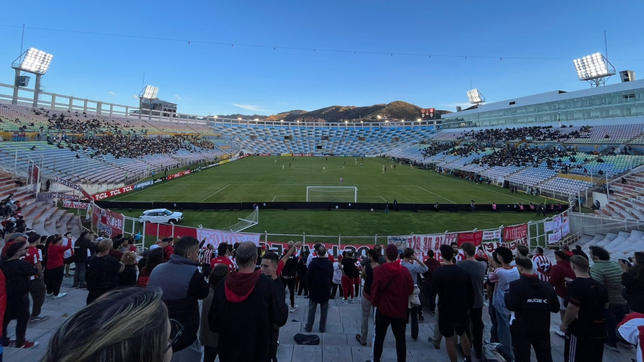 hinchas del leon quedaron varados en bolivia y piden ayuda para poder volver