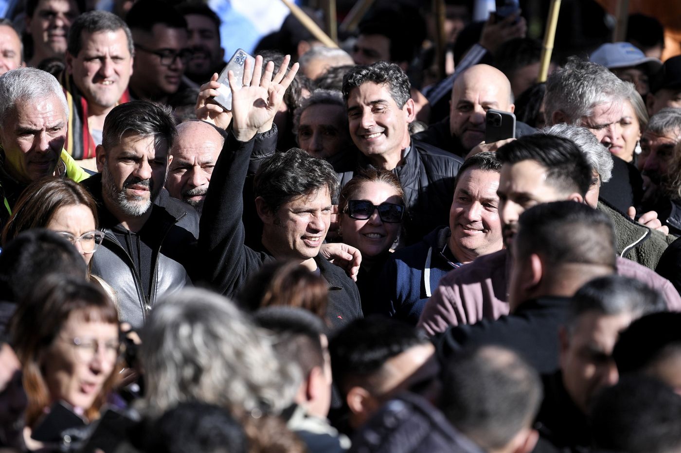 Kicillof columna MDF.jpg