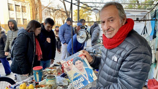 salio campeon de la copa america y ahora vende revistas en la feria del parque saavedra