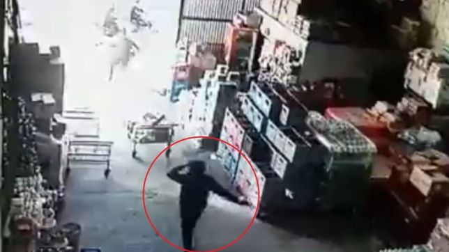 video: asi fue el violento robo armado en una distribuidora de bebidas de la plata