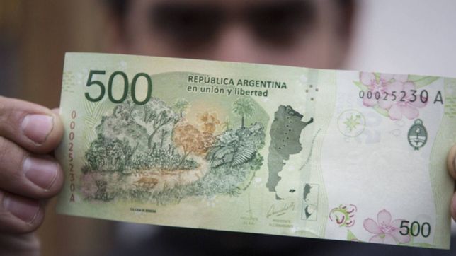 la atraparon con $20.000 truchos y ahora investigan si estafo a comerciantes de la plata