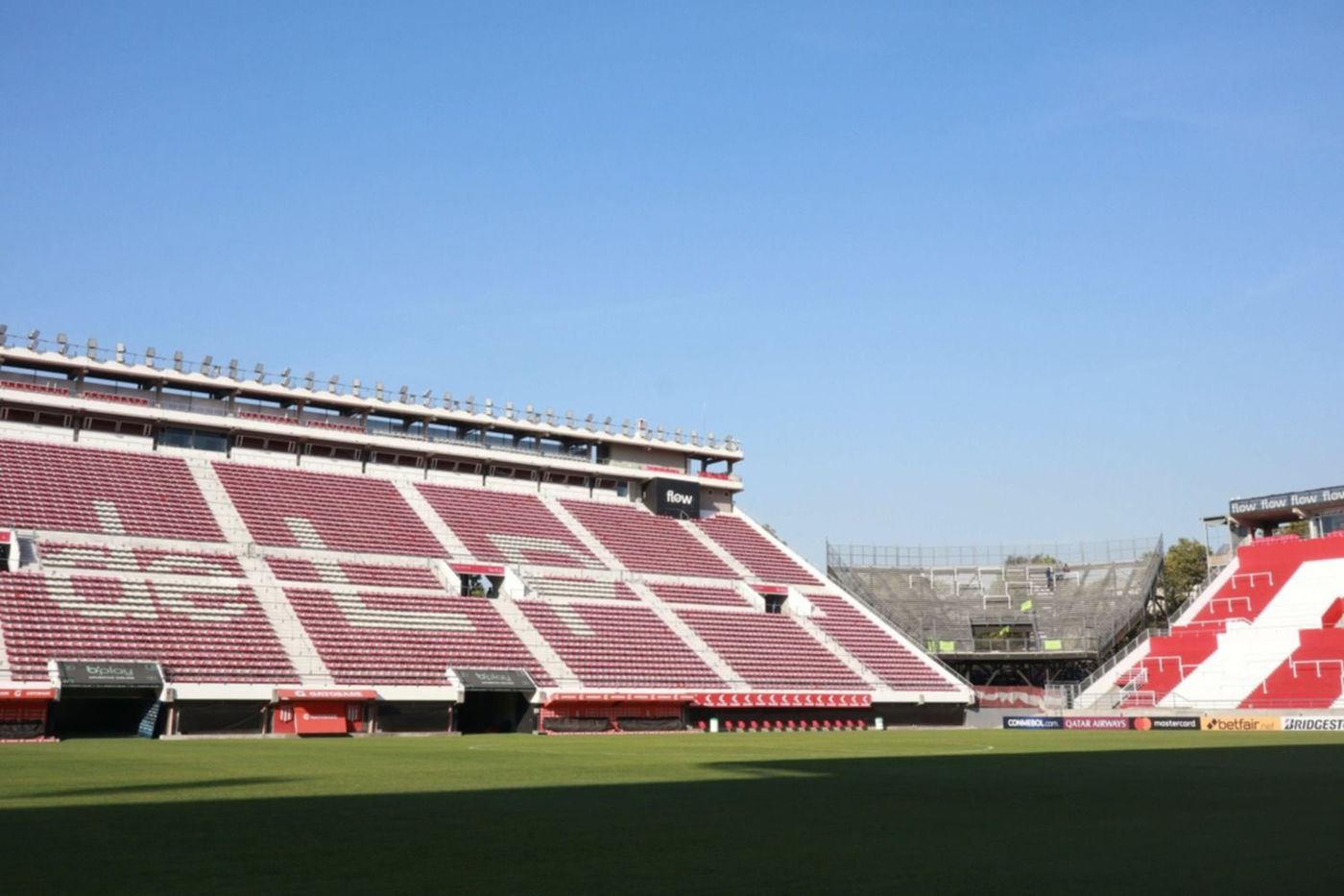 Estadio UNO habilitan el codo