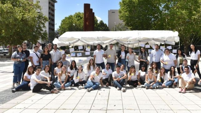 los jovenes del pro realizaron una actividad para pedir por la paz en ucrania