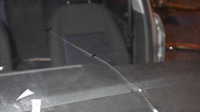 barrio norte: atacaron a una policia y le rompieron el auto en una pelea de transito