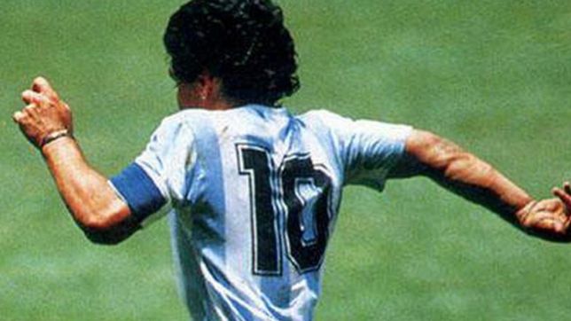 se viralizo una nueva imagen con la silueta de maradona en el cielo argentino