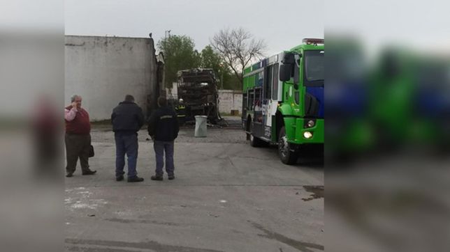 se prendio fuego un galpon de la exlinea 508 y dos micros se incendiaron