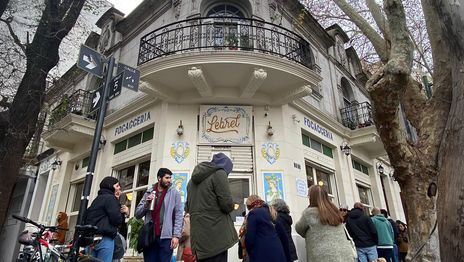 ¿Cómo Lebrel implementa nuevas formas de mantenerse cerca de su comunidad en La Plata? ¿Cómo Lebrel implementa nuevas formas de mantenerse cerca de su comunidad en La Plata?