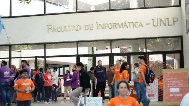 franja morada no tuvo problemas para retener la conduccion del centro en informatica