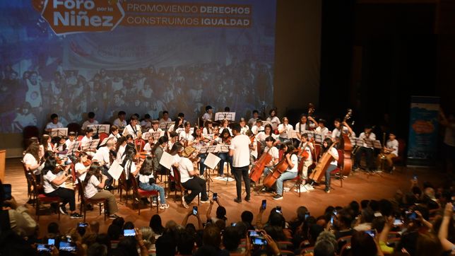 emotivo acto con homenajes por los 20 anos del foro por la ninez en la plata