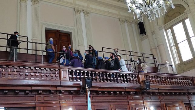 video: escandalo en el concejo de la plata con vecinos que interrumpieron la sesion