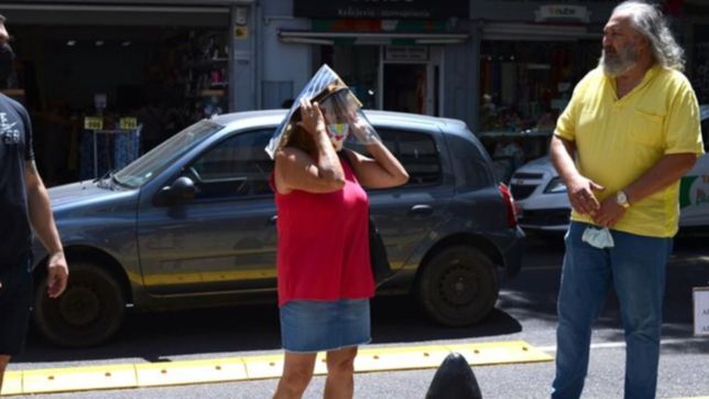 por las altas temperaturas en la plata, recomiendan no estar al sol entre las 10 y las 16