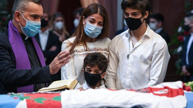 velan a menem hasta las 15 y luego sera inhumado en san justo