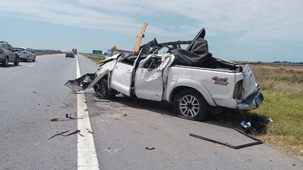 Volcó una camioneta, un chico de 18 años murió y hay cuatro heridos