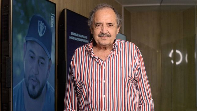 ricardo alfonsin desembarca en la plata en medio de la campana para las elecciones de octubre