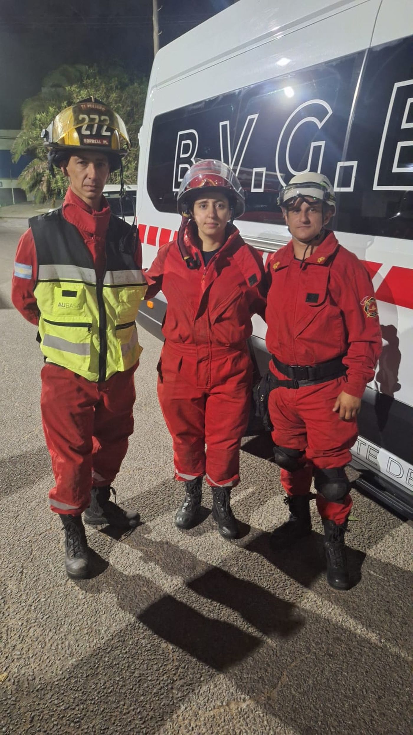 Los tres efectivos de los Bomberos Voluntarios El Peligro que viajaron a Villa Gesell.