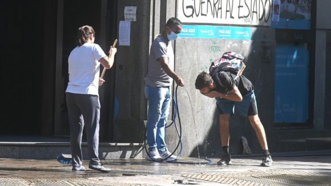 sube el termometro y los platenses sufren la ola de calor