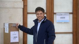 kicillof voto en la plata y aseguro: hay que pensar en los demas, no en uno mismo kicillof voto en la plata y aseguro: hay que pensar en los demas, no en uno mismo