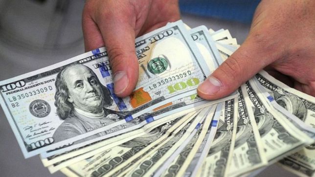 el dolar libre tuvo un salto de 4 pesos y rompio el record: esta a $162