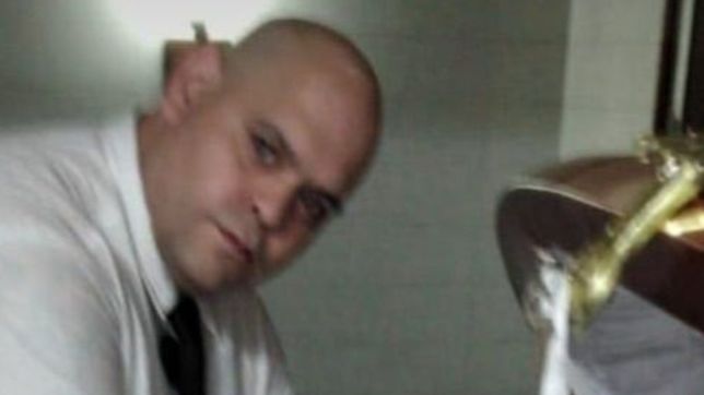 se viralizo un falso video del ataque al hombre que se fotografio con el ataud de maradona