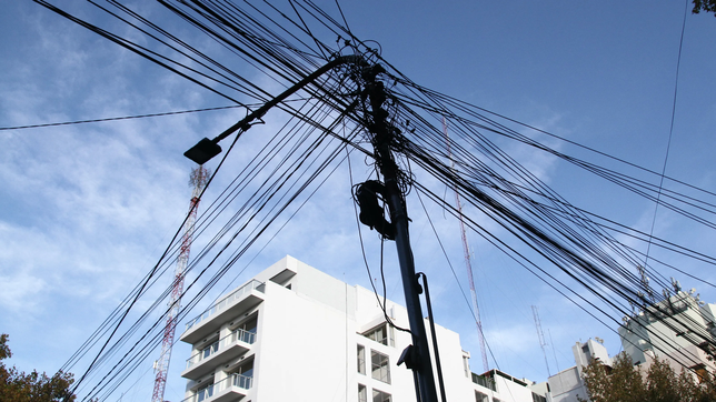 murio electrocutado mientras trataba de hacer una conexion ilegal
