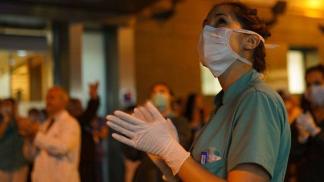 vuelven los aplausos: convocan a reconocer el trabajo del personal de salud en la pandemia