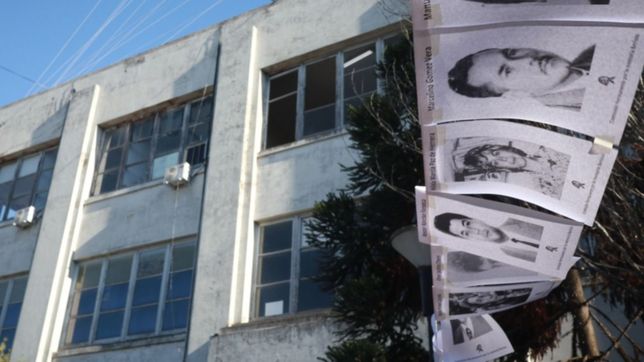 colocaron placas para recordar a los 29 trabajadores desaparecidos del frigorifico swift