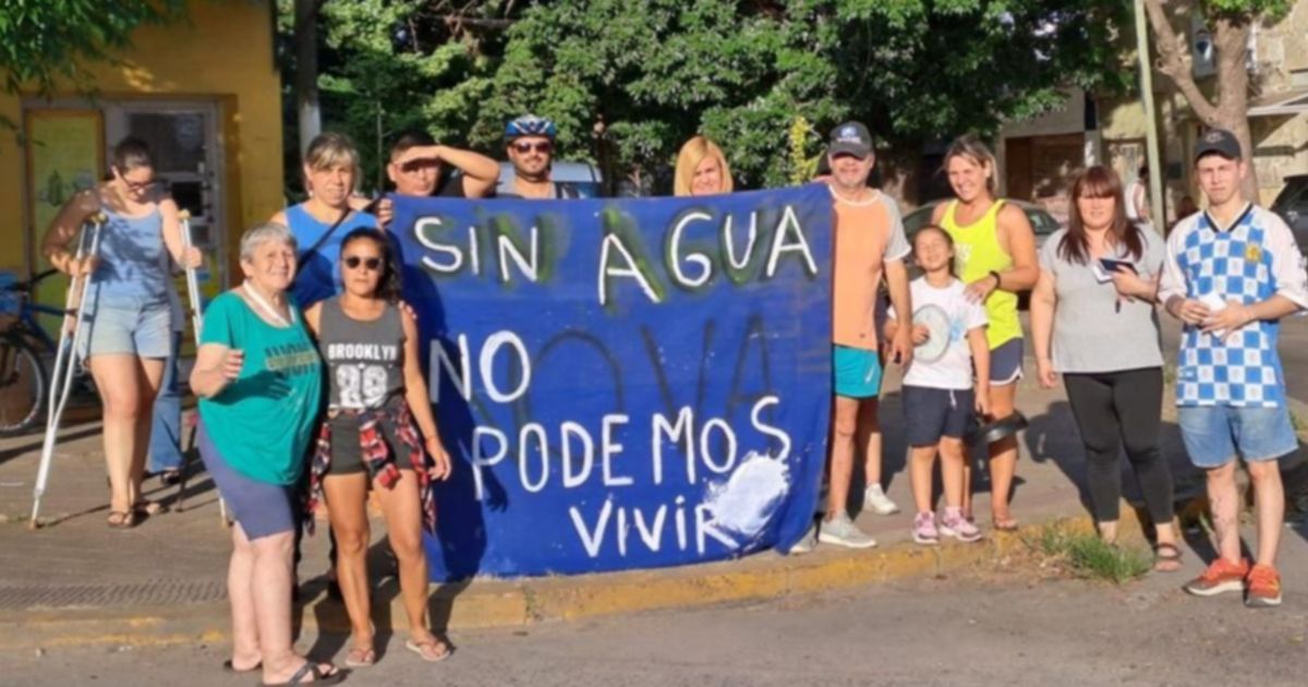 Hartos por los cortes de agua, vecinos realizaron una protesta en ...