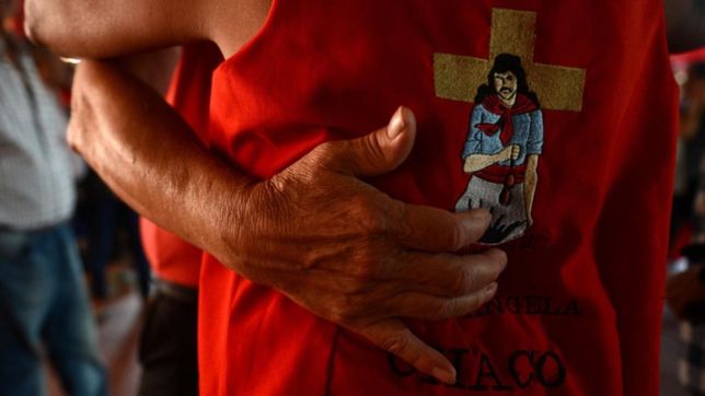 el dia en que se baila, se come y se toma para celebrar al gauchito gil y san la muerte