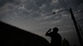 emiten en la plata un alerta amarillo por tormentas y posible caida de granizo emiten en la plata un alerta amarillo por tormentas y posible caida de granizo