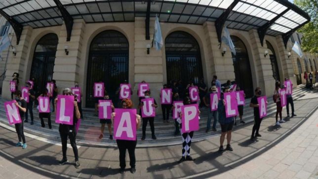 centros culturales y artistas reclamaron en la calle medidas para atravesar la  crisis